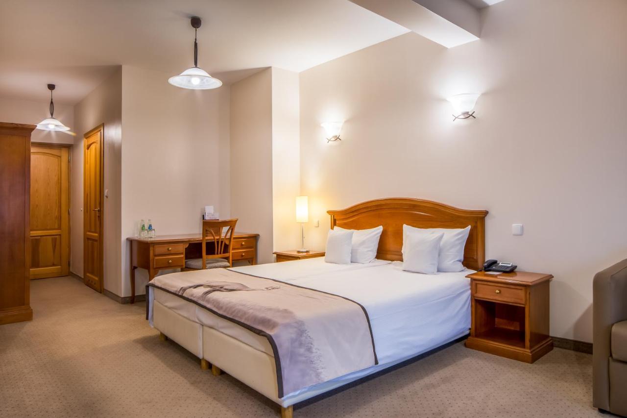Hotel Nosalowy Dwor Zakopane Ngoại thất bức ảnh